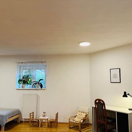 Family-Friendly Prague 5 Stay Экстерьер фото