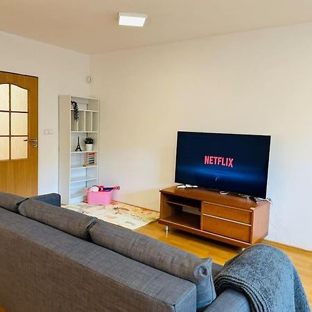 Family-Friendly Prague 5 Stay Экстерьер фото