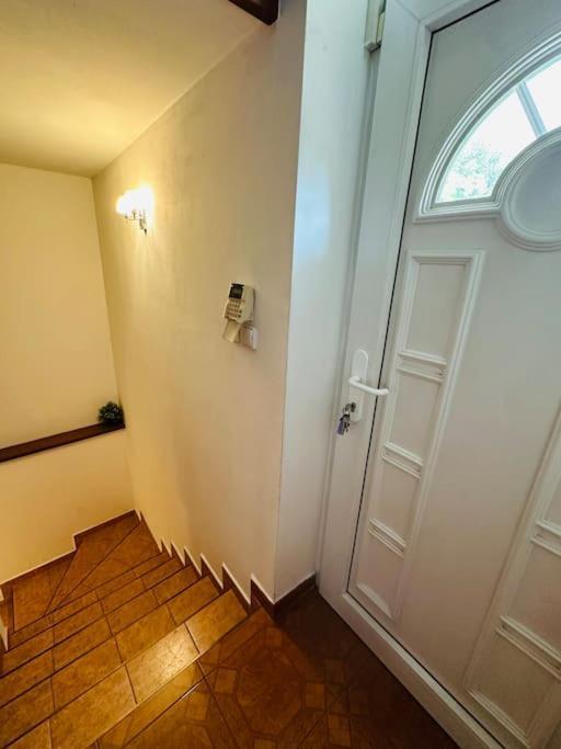 Family-Friendly Prague 5 Stay Экстерьер фото