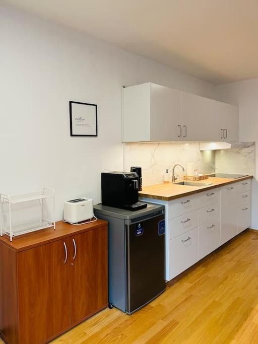 Family-Friendly Prague 5 Stay Экстерьер фото