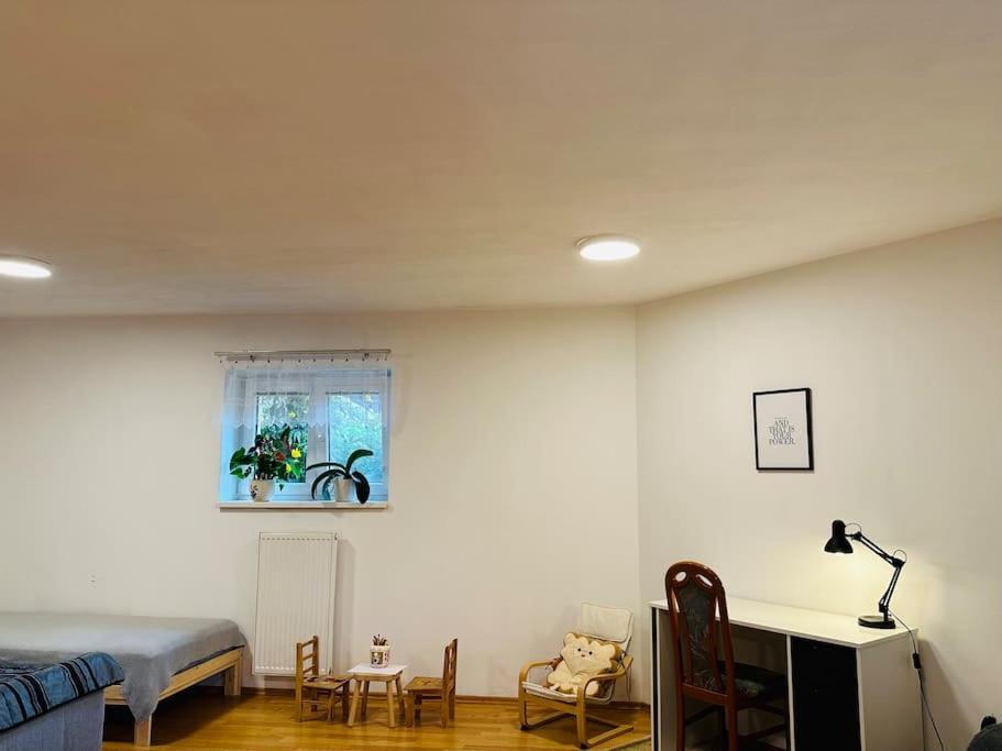 Family-Friendly Prague 5 Stay Экстерьер фото