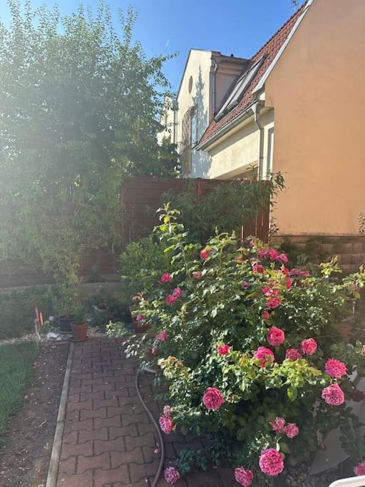 Family-Friendly Prague 5 Stay Экстерьер фото