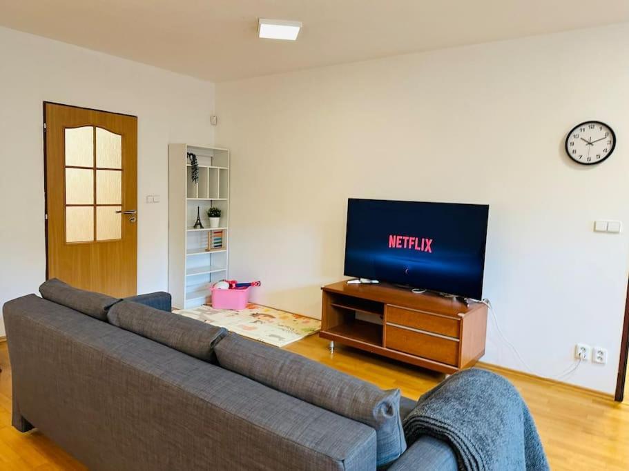 Family-Friendly Prague 5 Stay Экстерьер фото
