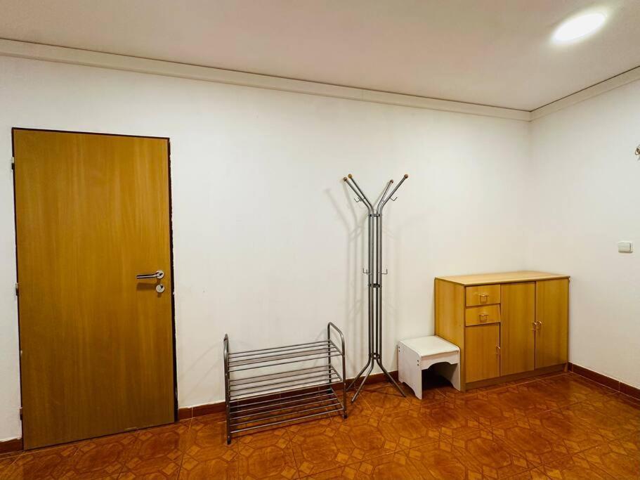 Family-Friendly Prague 5 Stay Экстерьер фото