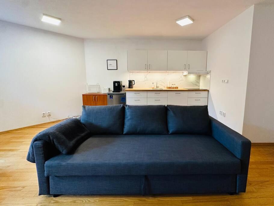Family-Friendly Prague 5 Stay Экстерьер фото