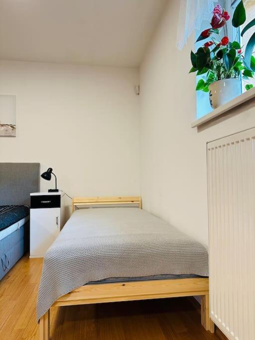 Family-Friendly Prague 5 Stay Экстерьер фото