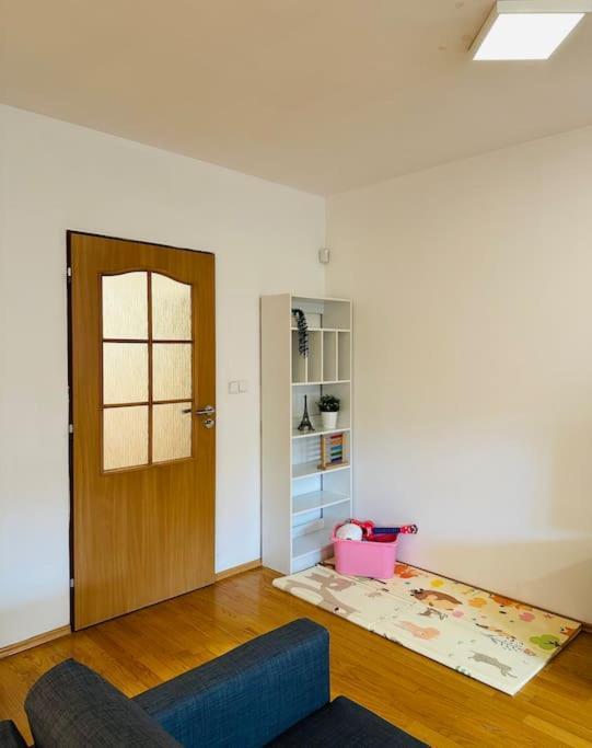 Family-Friendly Prague 5 Stay Экстерьер фото