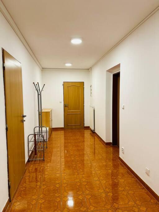 Family-Friendly Prague 5 Stay Экстерьер фото