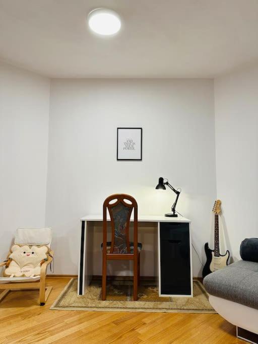 Family-Friendly Prague 5 Stay Экстерьер фото