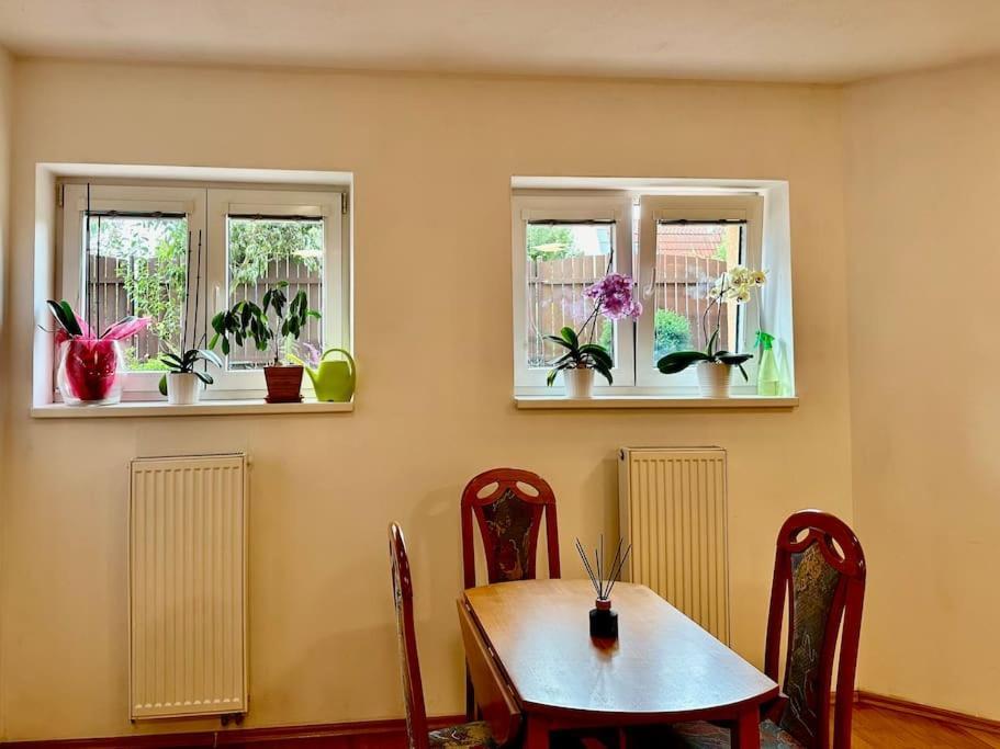 Family-Friendly Prague 5 Stay Экстерьер фото